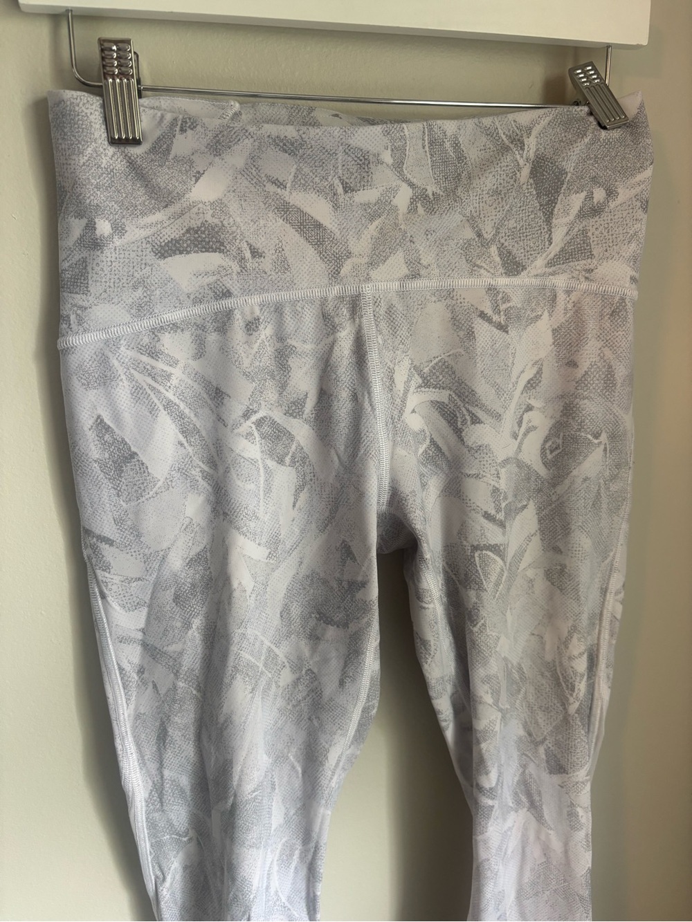 Lululemon Train Times 7/8 Pant *25"
Jasmine White Multi / White Sz 8 - Picture 6 of 10